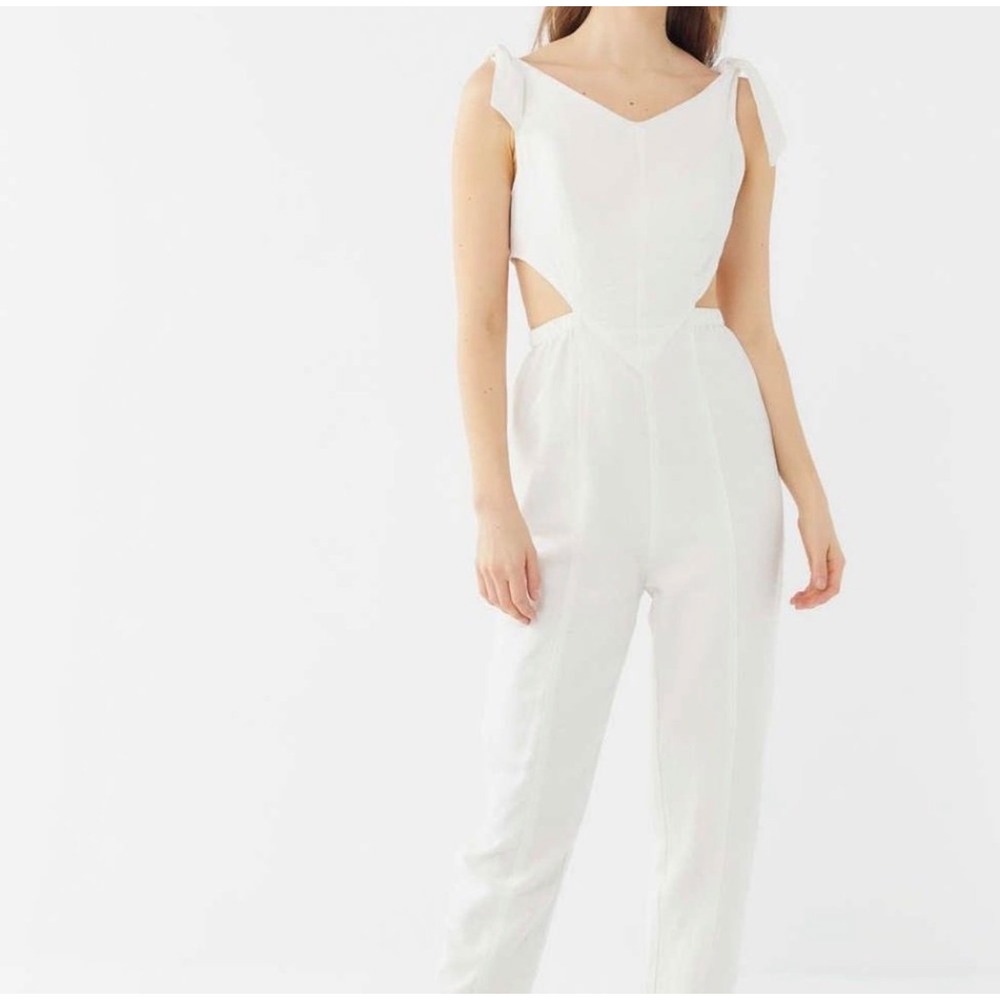 Urban Outfitters Bevery Off White Cut-Out Tie-Shoulder Jumpsuit Size S NEW